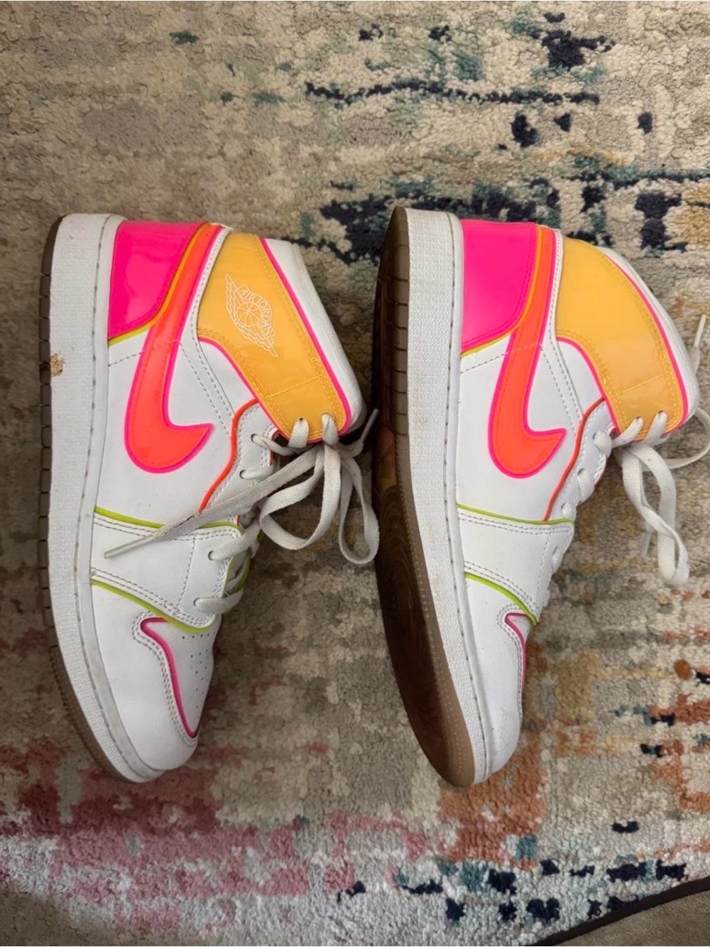 AIR JORDAN 1 MID NEON GLOW GS - Picture 3 of 7